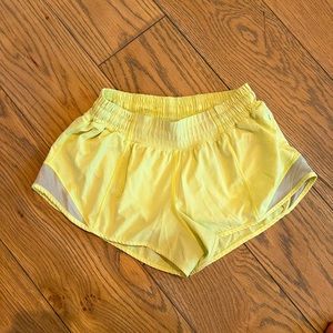 Lululemon Hotty Hot 2.5” Shorts Size 4
